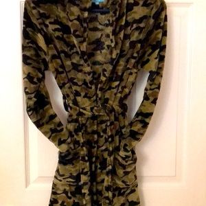 Boys Camouflage Robe - Size XL (14-16)
